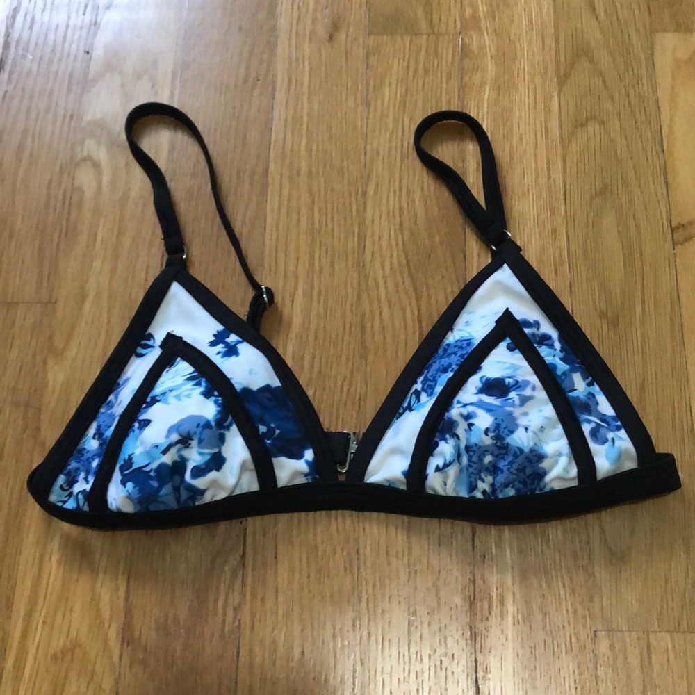Blue floral bikini top! Size small